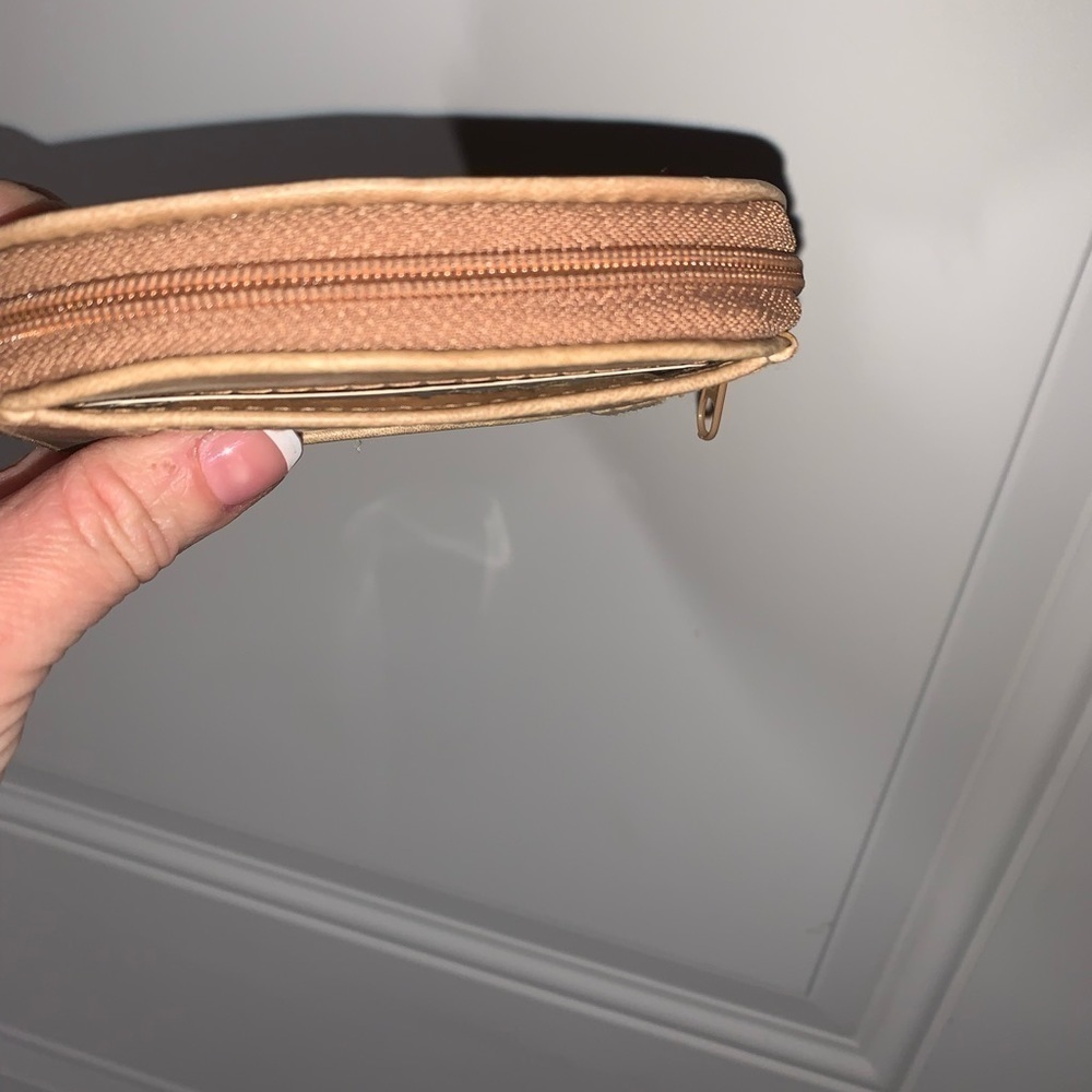 Q&A Small Tan Purse and Wallet - Picture 4 of 14